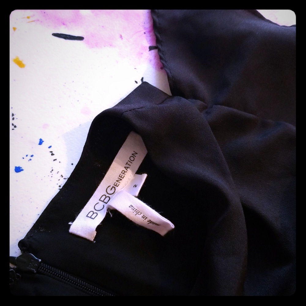 Cute black dress with pockets!